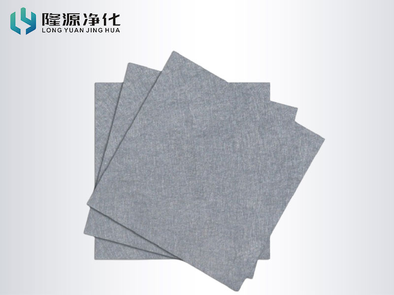 使用烧结毡时纤维丝径对其有何影响？